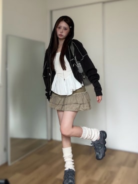 「アイテム（デニムスカート）」を使った、胡熊もえさん（レディース・153cm）の秋コーディネート