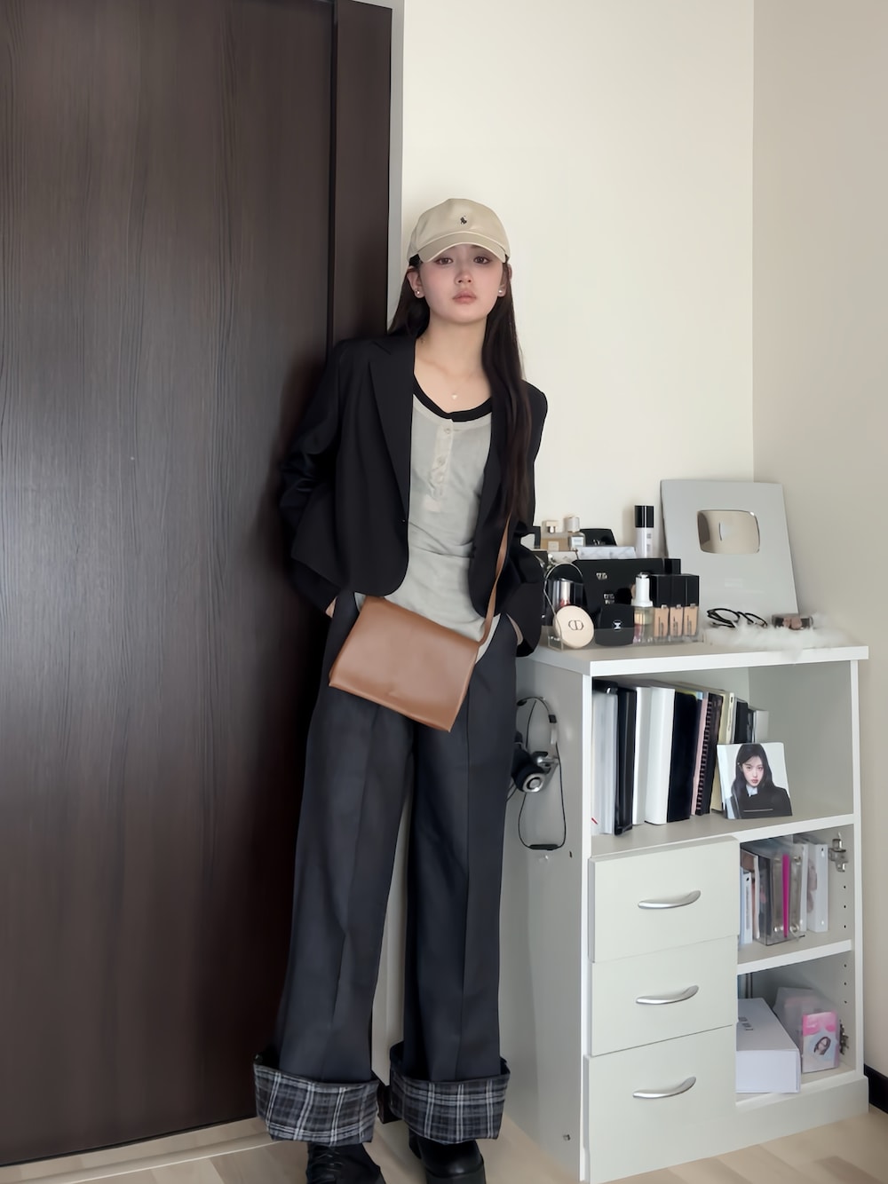 「チェック、ショルダーバッグ、春服、大人カジュアルコーデ、ゆるシルエット、おしゃれさんと繋がりたい、着回しコーデ、低身長女子、パンツコーデ、骨格ストレート、低身長、今日のコーデ、ジャケットコーデ、クリスマスに着たい服、春コーデ」｜「POLO RALPH LAURENの＜POLO RALPH LAUREN＞ CLASSIC SPORTS CAP/キャップ（キャップ、ベージュ系）」を使った、胡熊もえさん（骨格ストレート・レディース・153cm）の春コーディネートの1枚目の写真