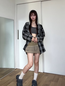 「アイテム（デニムスカート）」を使った、胡熊もえさん（レディース・153cm）の秋コーディネート