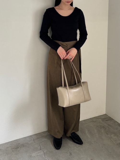 セール】バックオープンカップ付きロングスリーブトップス（Tシャツ