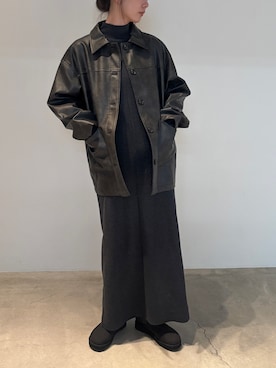 「アイテム（スリッポン）」を使った、AYAMEさん（レディース・167cm）の秋コーディネート