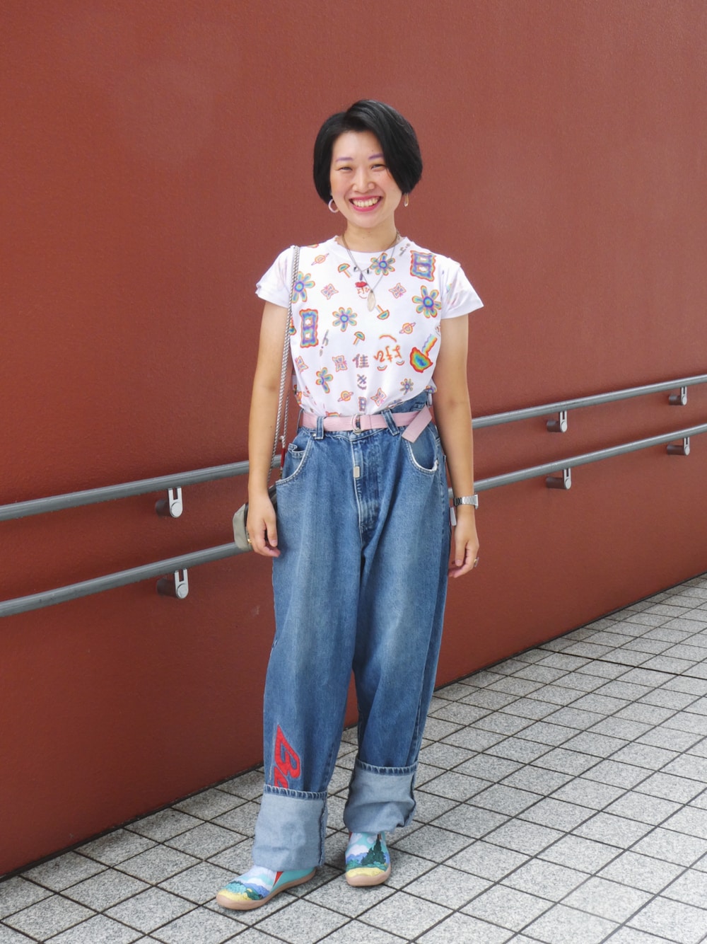「夏、ゆるコーデ、ショルダーバッグ、Tシャツ、スリッポン、オーバーサイズデニム、古着MIX」｜「YOKIHIの佳き日フルグラフィックTシャツ（Tシャツ/カットソー、その他）」を使った、yokihikmさん（レディース・166cm）の夏コーディネートの1枚目の写真