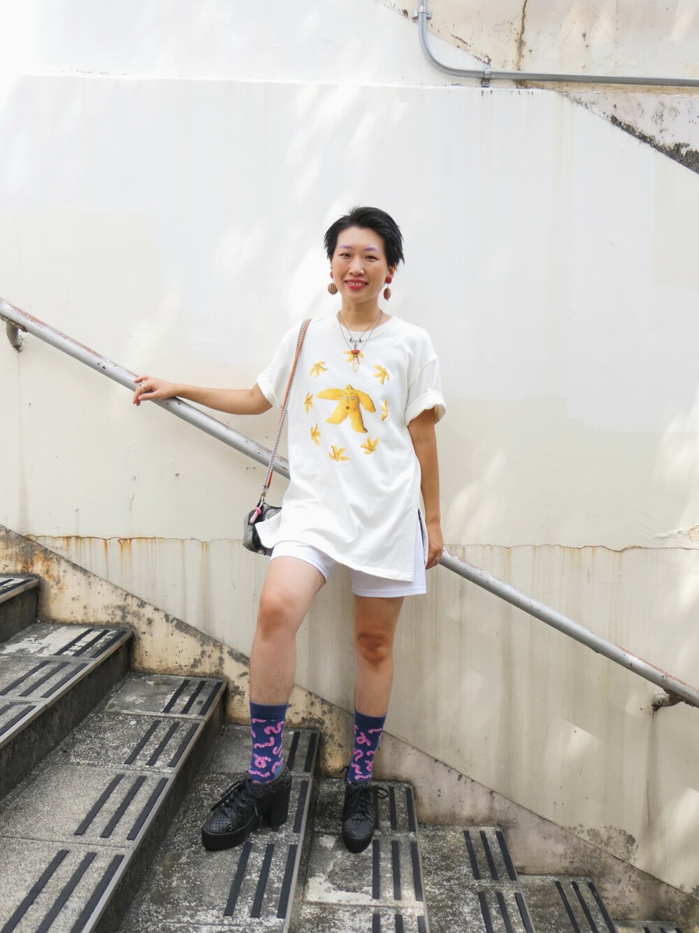 「adidas、ヒール、ホワイト、ホワイトコーデ」｜「YOKIHIのアイテム（Tシャツ/カットソー、ホワイト系）」を使った、yokihikmさん（レディース・166cm）の秋コーディネートの1枚目の写真
