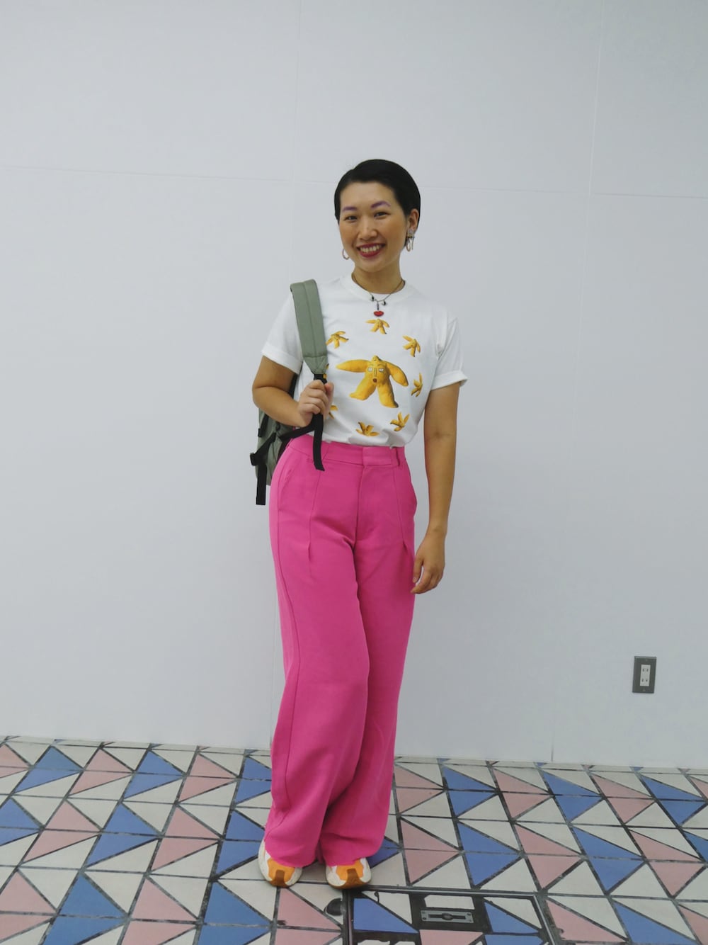 「夏ファッション、Tシャツコーデ、Tシャツ、スニーカーコーデ」｜「YOKIHIのアイテム（Tシャツ/カットソー、ホワイト系）」を使った、yokihikmさん（レディース・166cm）の夏コーディネートの1枚目の写真