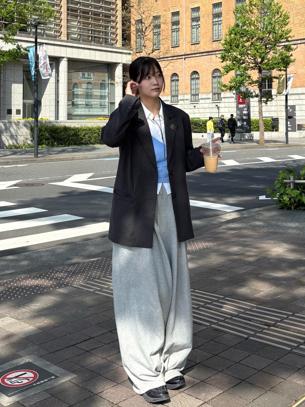 VEQUMのテーラードジャケットを使った人気ファッション