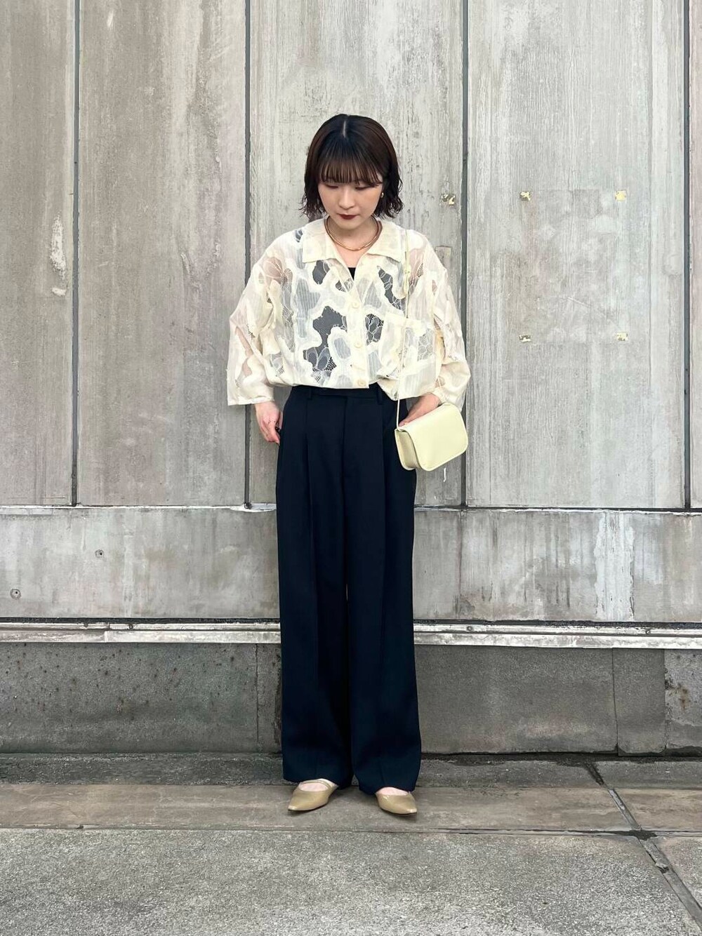 「アーバンリサーチ、URBANRESEARCH、レース、綺麗目コーデ、初夏のお出掛けコーデ」｜「ITTIの『別注』ITTI×URBAN RESEARCH　MICHELLE ERRAND POUCH（ショルダーバッグ、ホワイト系）」を使った、araiさん（レディース・161cm）の春コーディネートの1枚目の写真