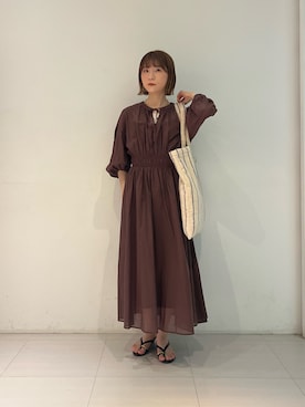 「URBAN RESEARCH（アーバンリサーチ）のコットンボイルシャーリングワンピース（ワンピース、ブラウン系）」を使った、araiさん（レディース・161cm）の春コーディネート