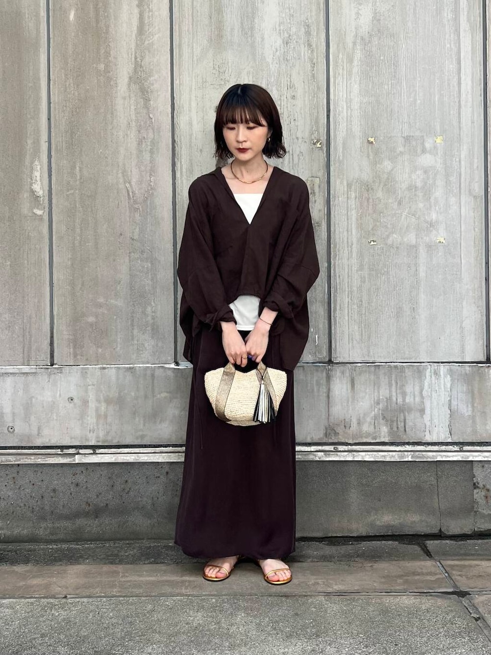 「アーバンリサーチ、URBANRESEARCH、サンダル、休日スタイル、サンダルコーデ、スカートコーデ、キュプラ、初夏のお出掛けコーデ」｜「URBAN RESEARCH ROSSO WOMENのVIOLAd’ORO　ラフィア2WAYバッグ（かごバッグ、ベージュ系）」を使った、araiさん（レディース・161cm）の春コーディネートの1枚目の写真