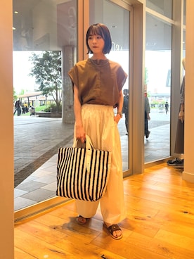 「URBAN RESEARCH DOORS（アーバンリサーチドアーズ）のギャザーボリュームパンツ（その他パンツ、ホワイト系）」を使った、araiさん（レディース・161cm）の夏コーディネート