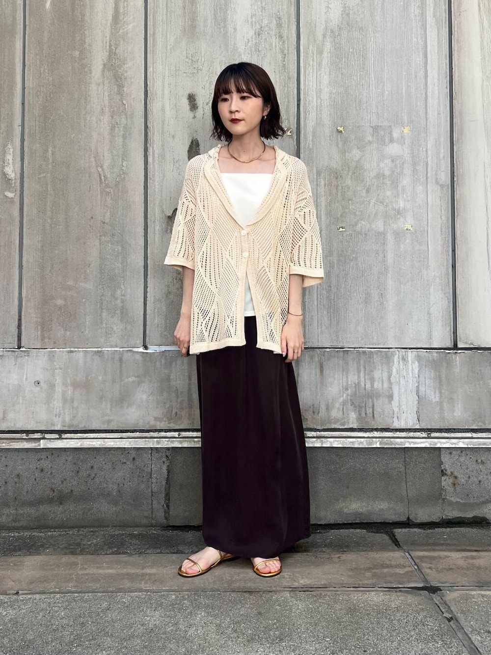 「アーバンリサーチ、URBANRESEARCH、休日スタイル、LAATO、スカートコーデ、キュプラ、旅行コーデ、初夏のお出掛けコーデ」｜「URBAN RESEARCHのアセテートカップ付きキャミソール（キャミソール、ホワイト系）」を使った、araiさん（レディース・161cm）の春コーディネートの1枚目の写真