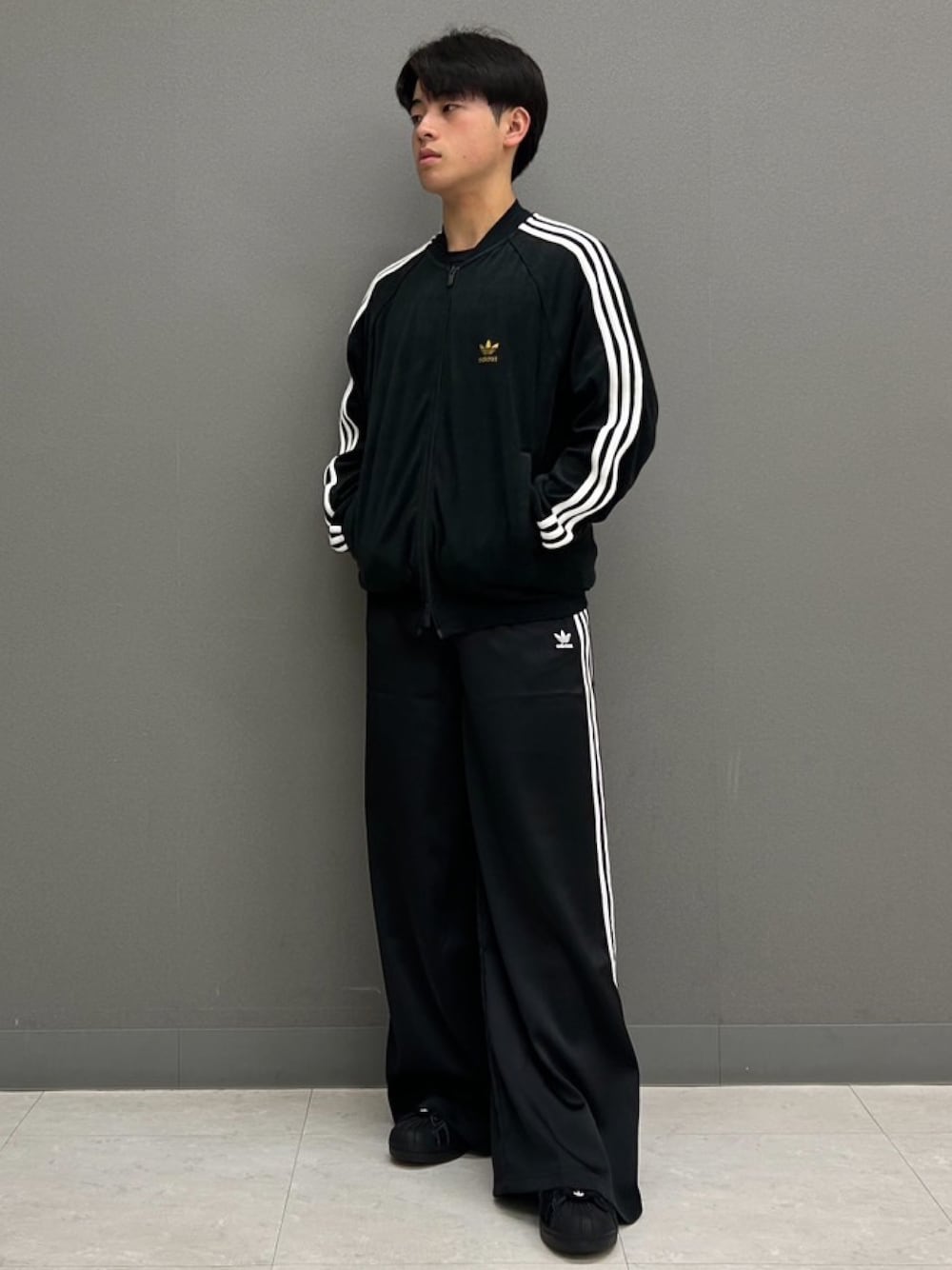 adidas サテン ワイドレッグパンツ ジャージ 黒 adidas スウェットパンツ ジャージ サテン ワイドレッグ