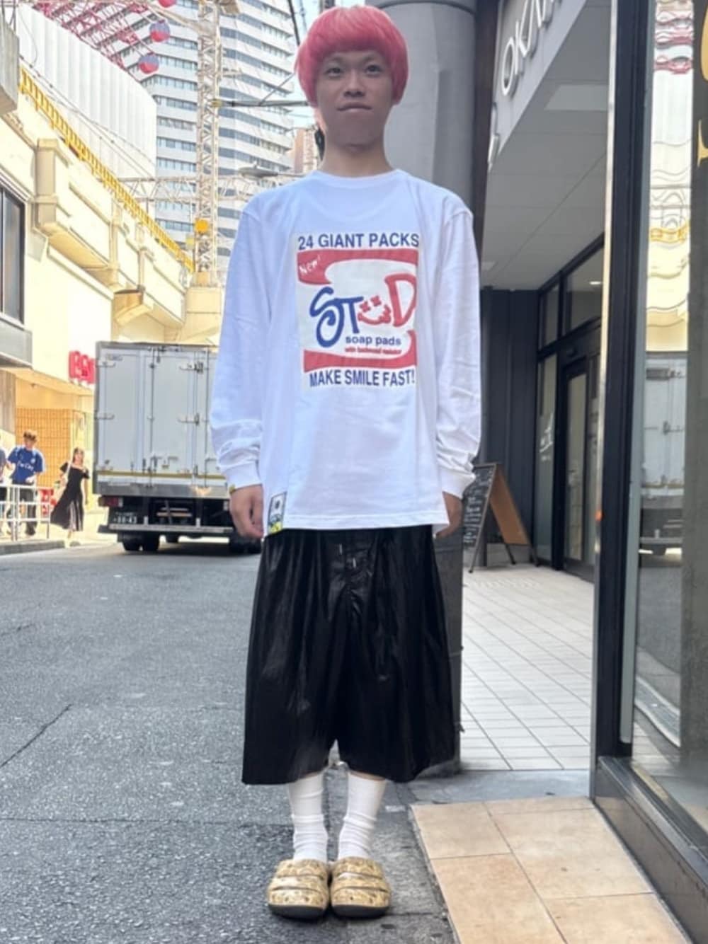 「FR(13)NDSのFR(13)NDS /フレンズ/テンセルコーティング ショーツ（その他パンツ、ブラック系）」を使った、tou1109さん（メンズ・163cm）の夏コーディネートの1枚目の写真