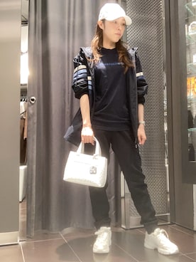 オールオーバーエンボスロゴ ミニハンドバッグ（グレイン）（EC限定カラー） ARMANI EXCHANGE ハンドバッグ 「A|X アルマーニ エクスチェンジ