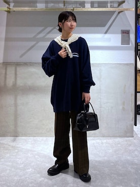 「スカーフ」｜「アイテム（スウェット）」を使った、みのりさん（レディース・155cm）の秋コーディネート