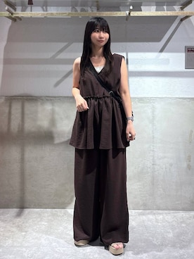 「アイテム（サロペット/オーバーオール、ブラウン系）」を使った、みのりさん（レディース・155cm）の夏コーディネート