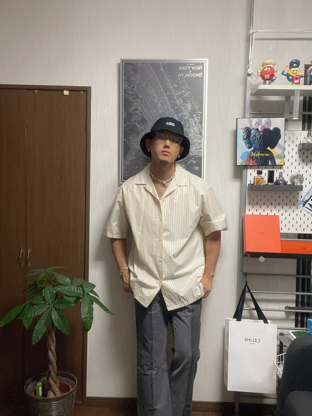 「カジュアルコーデ、休日コーデ、おしゃれさんと繋がりたい、大人カジュアル、シンプル、プチプラ、きれいめカジュアル、ストリートMIX、ストリート、バケットハット、シャツスタイル、夏コーデ、オトナカジュアル、メンズライク、カジュアル」｜「TAKEO KIKUCHIのアイテム（帽子、ブラック系）」を使った、社畜で服好き【相互フォロー】さん（メンズ・175cm）の夏コーディネートの1枚目の写真