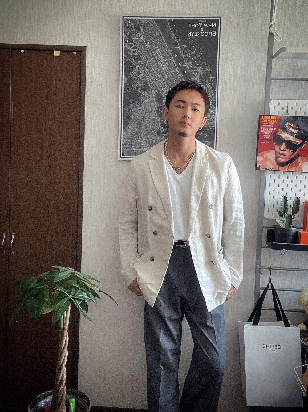 「秋のコーデ、シンプル、大人カジュアル、お洒落さんとつながりたい、シンプルスタイル、UNIQLO、いいね、save、フォローお願いします🤑、今日のコーデ、休日スタイル、モノトーン、ワイドパンツ、モノトーンコーデ、ジャケットスタイル、メンズライク、プチプラ」｜「ZARAのアイテム（テーラードジャケット、ホワイト系）」を使った、社畜で服好き【相互フォロー】さん（メンズ・175cm）の秋コーディネートの1枚目の写真