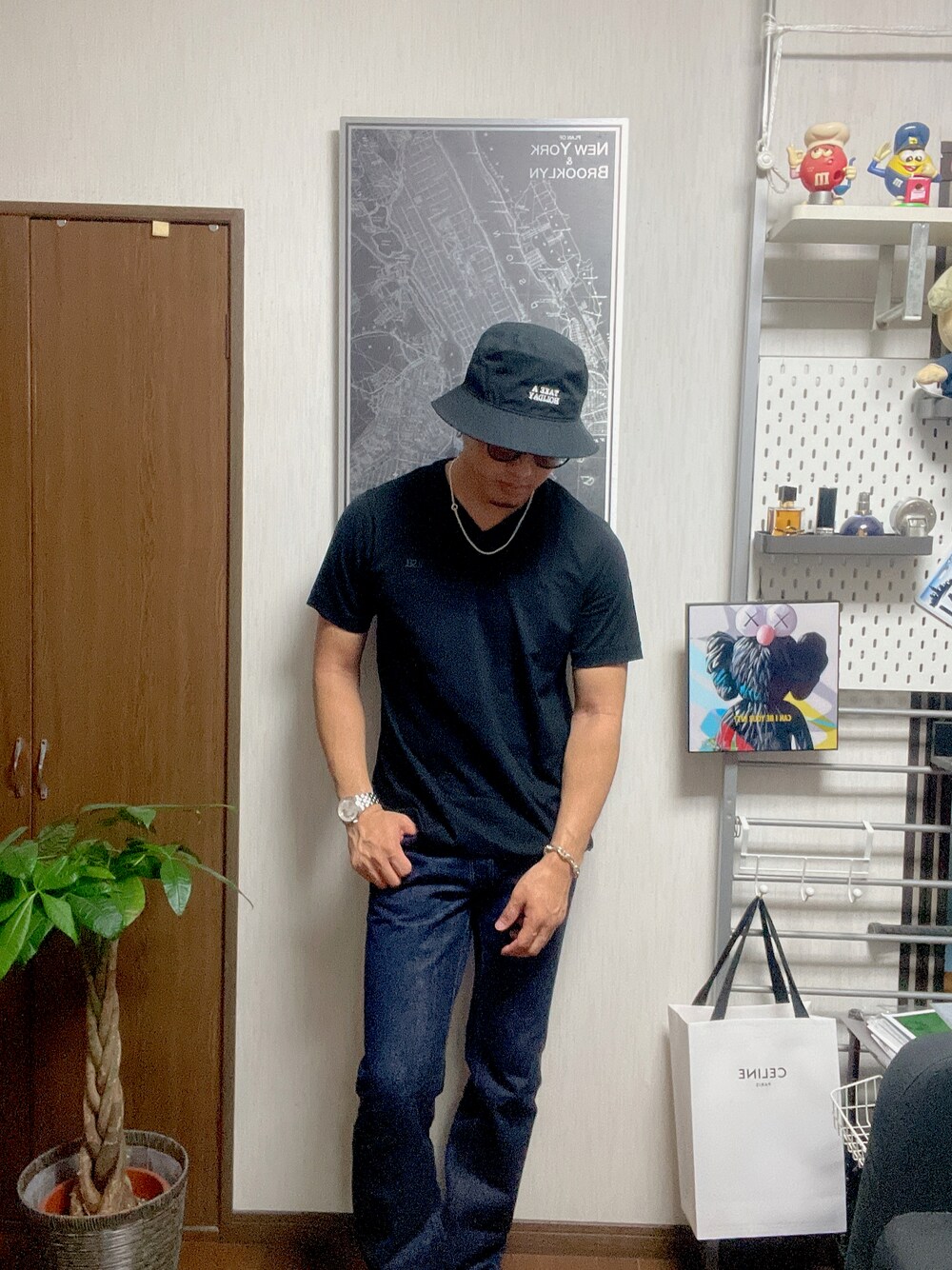 「夏コーデ、カジュアルコーデ、バケットハット、古着MIX、オトナカジュアル、休日スタイル、大人カジュアル、ストリート、ストリートコーデ、Tシャツ、メンズライク、フレアパンツ、プチプラコーデ、シンプルコーデ」｜「TAKEO KIKUCHIのアイテム（帽子、ブラック系）」を使った、社畜で服好き【相互フォロー】さん（メンズ・175cm）の夏コーディネートの1枚目の写真