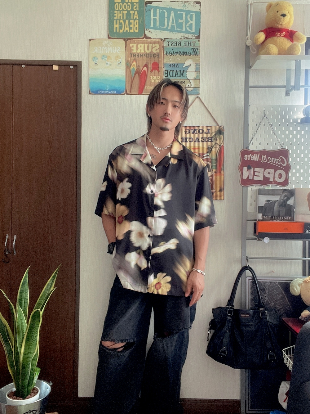 「カジュアルコーデ、メンズファッション、ootd、ワイドパンツ、シャツスタイル、おしゃれさんと繋がりたい、柄シャツ、夏コーデ、アクセサリー、ダメージデニムパンツ、韓国ファッション、ストリート、オトナカジュアル、きれいめカジュアル」｜「HERMESのアイテム（ネックレス、シルバー系）」を使った、社畜で服好き【相互フォロー】さん（メンズ・175cm）の夏コーディネートの1枚目の写真