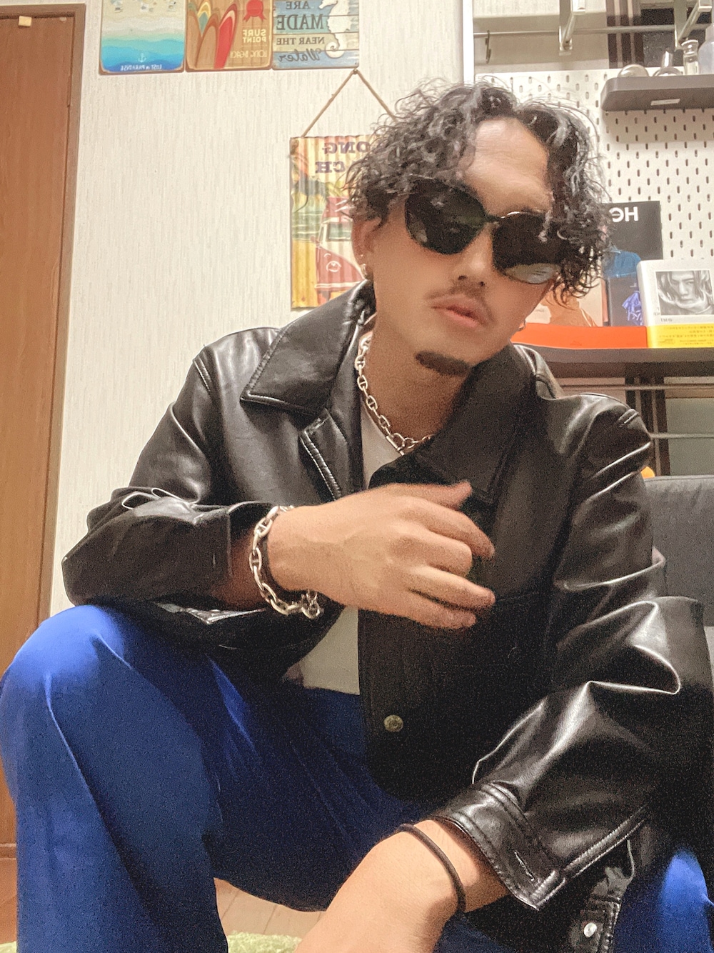 「冬コーデ、大人コーデ、お洒落さんとつながりたい、レザージャケット、カラーパンツ、メンズファッション、大人カジュアル、アメカジ、ストリート、秋コーデ、ZARA、オトナカジュアル、今日のコーデ」｜「ZARAのアイテム（パンツ、ブルー系）」を使った、社畜で服好き【相互フォロー】さん（メンズ・175cm）の秋コーディネートの1枚目の写真