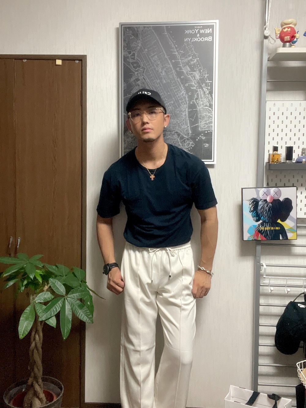 「休日スタイル、カジュアルコーデ、Tシャツ、お洒落さんとつながりたい、シンプルコーデ、カジュアル、キャップ、モノトーン、プチプラコーデ、ラフ、ハイブランド、メンズコーデ、大人カジュアル、大人コーデ、キャップコーデ」｜「CELINEのアイテム（キャップ、ブラック系）」を使った、社畜で服好き【相互フォロー】さん（メンズ・175cm）の夏コーディネートの1枚目の写真