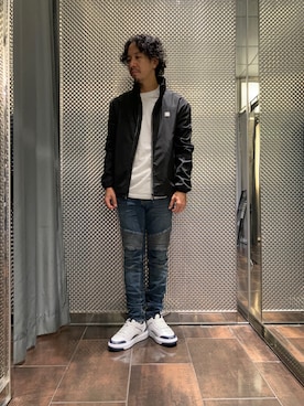 「スキニーデニム」｜「アイテム（ナイロンジャケット）」を使った、jt.jt.jtさん（メンズ・170cm）の秋コーディネート