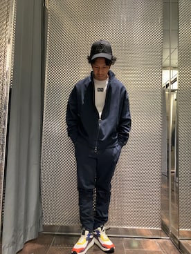 「カラースニーカー」｜jt.jt.jtさん（メンズ・170cm）の秋コーディネート