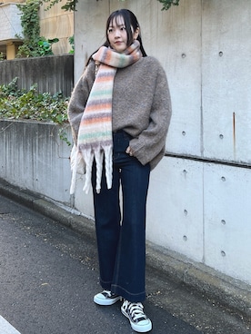 「マフラーコーデ」｜「アイテム（デニムパンツ）」を使った、RINAさん（レディース・160cm）の冬コーディネート