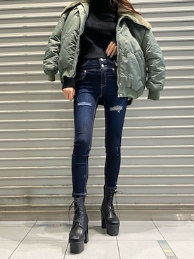 「EMODA（エモダ）のフェイクファードッキングワイドカラーブルゾン（ブルゾン）」を使った、中村樹李亜さん（レディース・175cm）の冬コーディネート