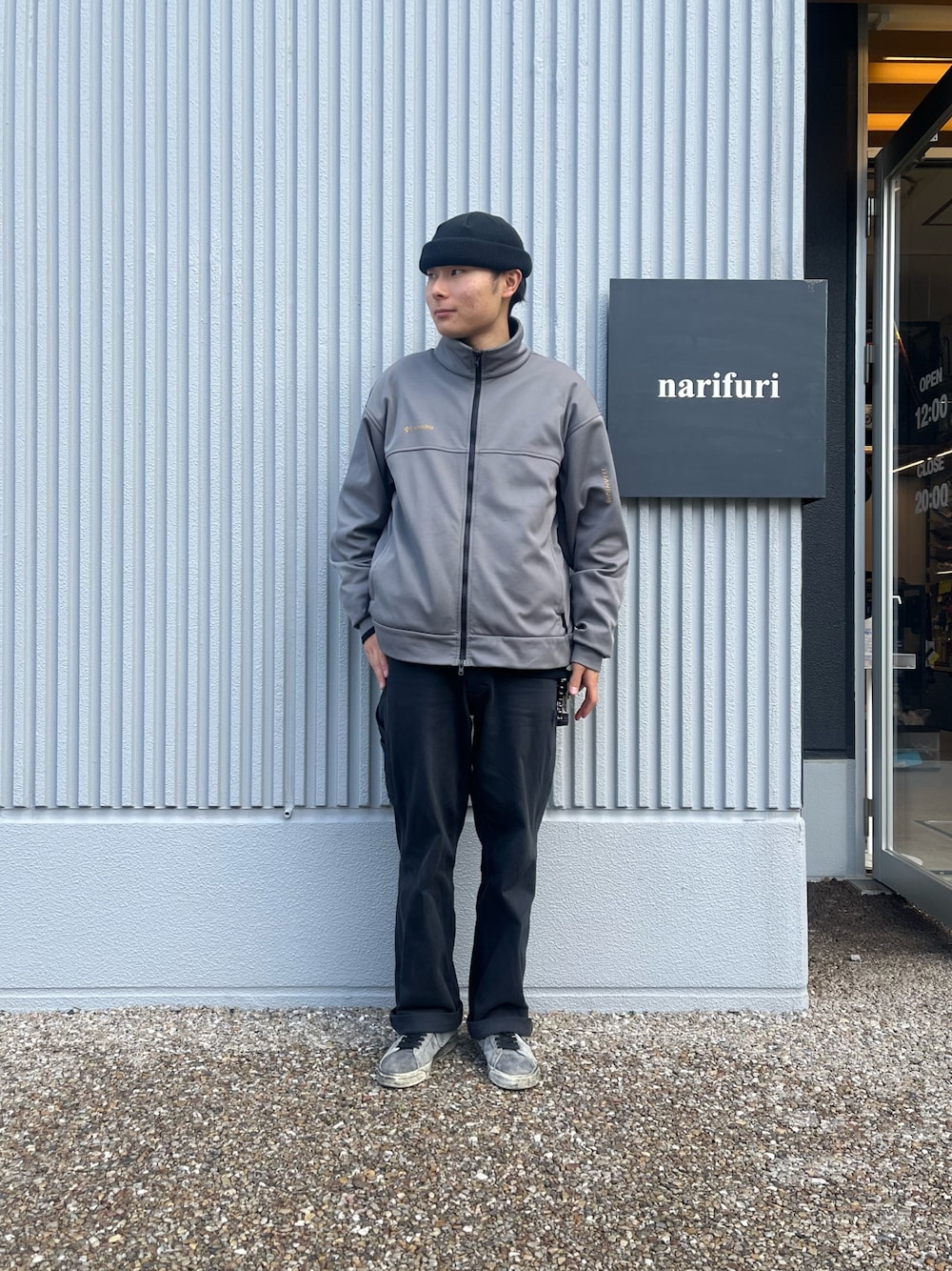 「スウェット、重ね着、ベスト、冬コーデ、レイヤードスタイル、フリース、フリースベスト、ワッフル、narifuri、ナリフリ」｜「narifuriのPOLARTEC ジップアップベスト（ベスト、ブラック系）」を使った、yuseさん（メンズ・173cm）の冬コーディネートの1枚目の写真