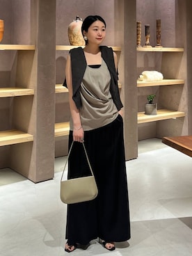 「Chaos（カオス）のChaos(カオス)/ベアチューブ（チューブトップ、ブラック系）」を使った、hinanoさん（レディース）の春コーディネート