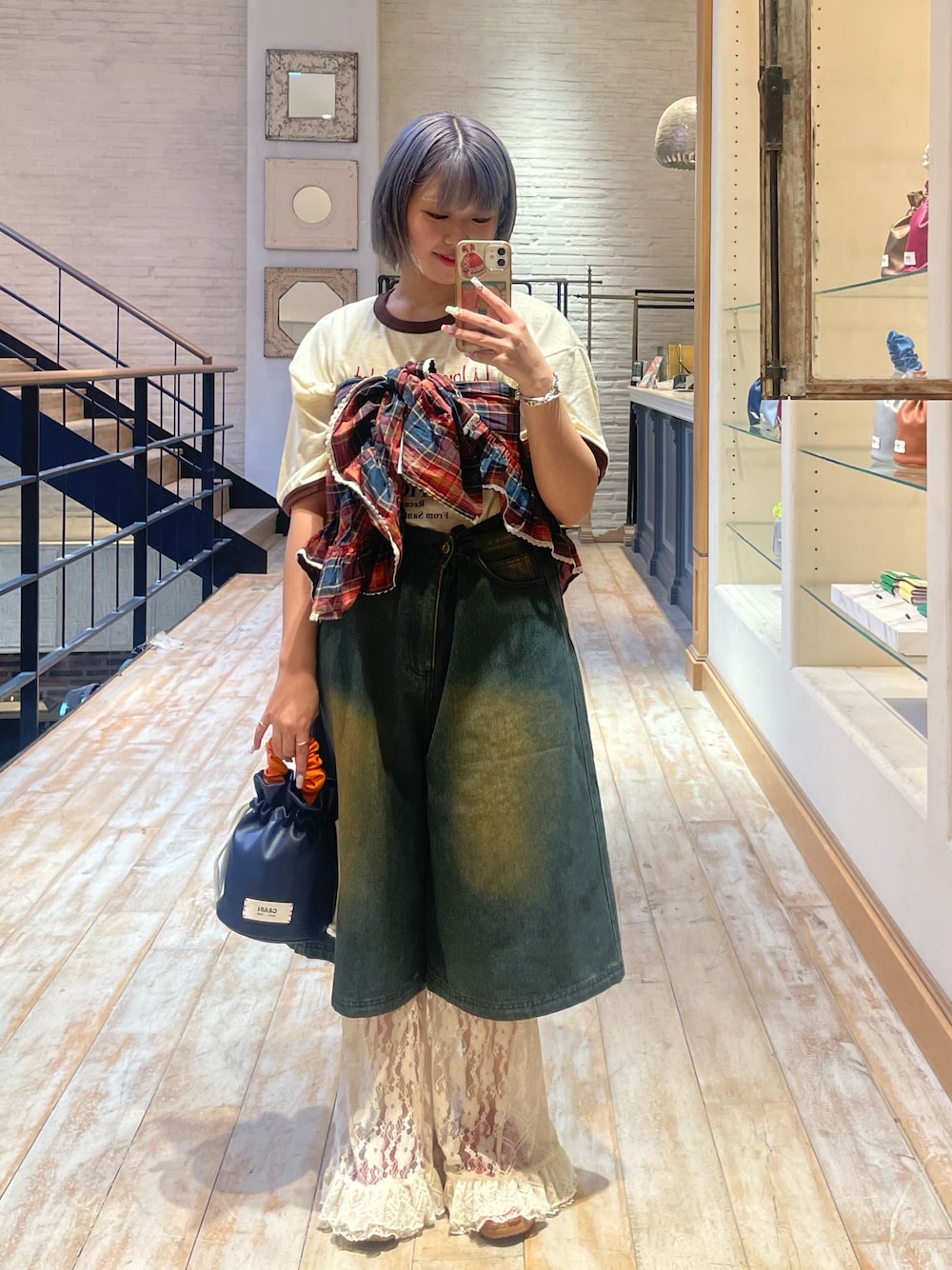 「ciaopanic、デニム、Tシャツ、Tシャツ×デニム、レース、スカーフ、チェック、レイヤードスタイル、ハーフパンツ」｜「CIAOPANICのアソートプリントリンガーTシャツ（Tシャツ/カットソー、ブラウン系）」を使った、shihomomoさん（レディース・152cm）の夏コーディネートの1枚目の写真