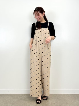 「アイテム（サロペット/オーバーオール、ベージュ系）」を使った、shionさん（レディース・162cm）の春コーディネート