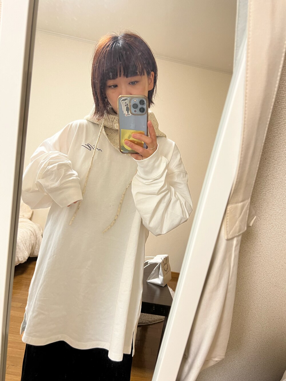 「秋コーデ、ロンT、大人カジュアル、今日のコーデ、おしゃれさんと繋がりたい、低身長女子、Kastane、バラクラバ、ワンピ着回し」｜「Kastaneの【UNISEX】SIXSENCE FLOWERロンT（Tシャツ/カットソー、ホワイト系）」を使った、sachieさん（レディース・152cm）の秋コーディネートの1枚目の写真
