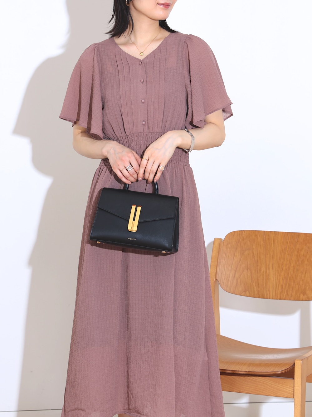 「お呼ばれスタイル、お呼ばれ、結婚式、結婚式二次会スタイル、フレアワンピース、ワンピース、ワンピースコーデ、ピンク、大人ガーリー、大人かわいい、ロングワンピース、オトナカワイイ、いいね、save、フォローお願いします🤑、キレイめ、骨格ナチュラル」｜「BEAMS HEARTのBEAMS HEART / 袖フレア ワンピース（ワンピース、ピンク系）」を使った、kanakoさん（レディース・165cm）の夏コーディネートの1枚目の写真