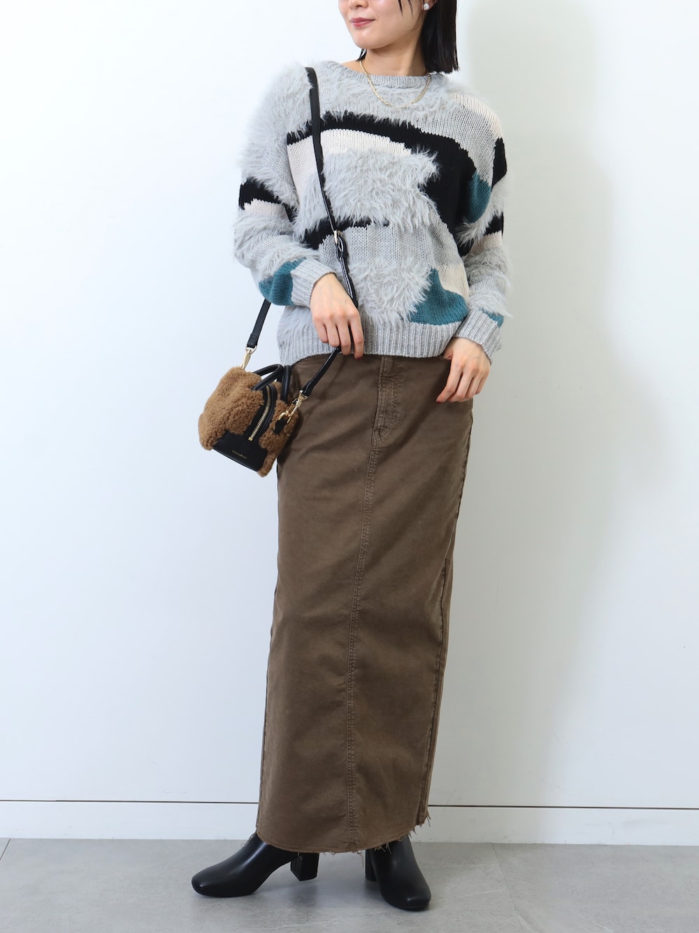 「オトナ女子、柄ニット、ニット、秋冬コーデ、ロングスカート、ブーツ、ショルダーバッグ、ミニバッグ、あったかコーデ、楽チンコーデ、きれいめカジュアル、いいね、save、フォローお願いします🤑、プチプラ、プチプラコーデ、トレンド」｜「BEAMS HEARTのBEAMS HEART / カモフラージュ柄 ニット（ニット/セーター、グレー系）」を使った、kanakoさん（レディース・165cm）の冬コーディネートの1枚目の写真