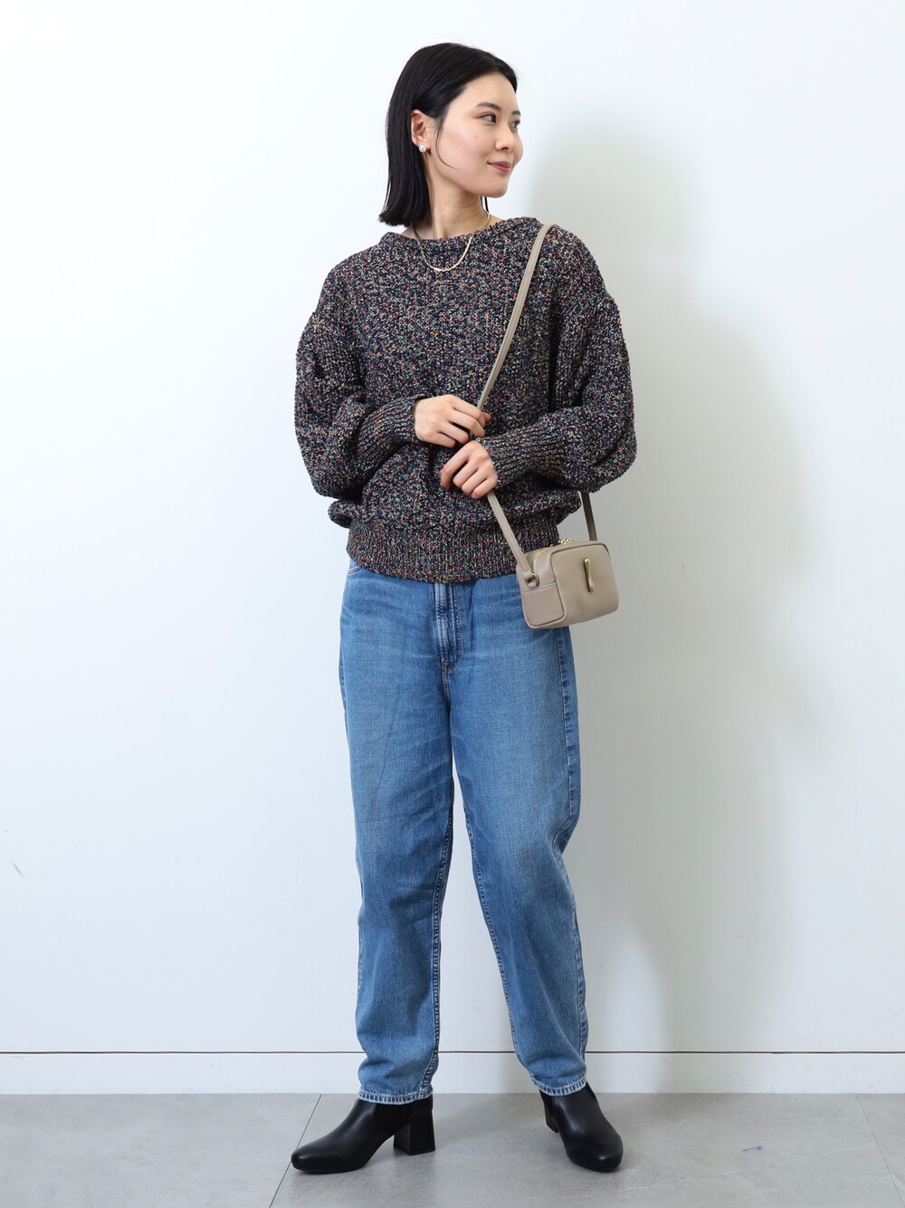 「カラフル、大人コーデ、デニムパンツ、ショルダーバッグ、ミニバッグ、オトナ女子、ニットコーデ、いいね、save、フォローお願いします🤑、プチプラ、デニム、プチプラコーデ、ローファー、大人カジュアル、きれいめカジュアル、カラーコーデ」｜「BEAMS HEARTのBEAMS HEART / カラフル糸 ニット（ニット/セーター、ブルー系）」を使った、kanakoさん（レディース・165cm）の冬コーディネートの1枚目の写真