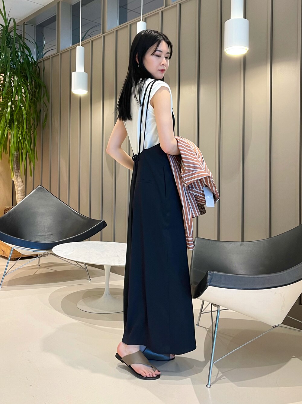 「夏、シンプルコーデ、サロペット、サンダル、フラットシューズ、フレンチスリーブ、セットアイテム、オトナ女子、リラックススタイル、キレイめ、お洒落さんとつながりたい、いいね、save、フォローお願いします🤑、夏コーデ、着回しコーデ、大人カジュアル」｜「BEAMS HEARTのBEAMS HEART / フレンチプルオーバー サロペット セット【セットアイテム】（サロペット/オーバーオール、ブルー系）」を使った、kanakoさん（レディース・165cm）の夏コーディネートの1枚目の写真