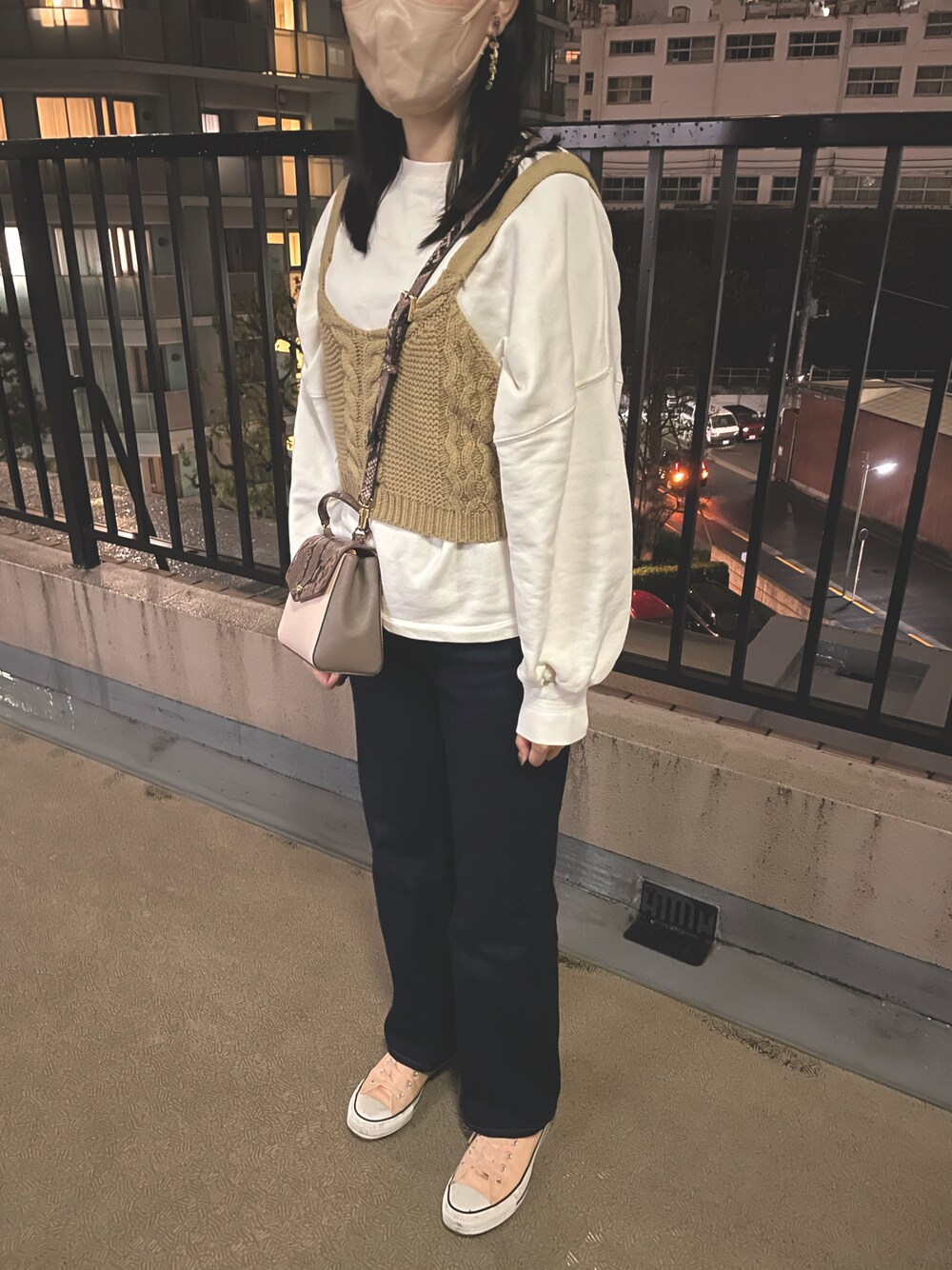 🧏‍♀️さんの「Tory Burch Robinson Snake Embossed Small Leather Satchel（TORY BURCH）」を使ったコーディネートの1枚目の写真