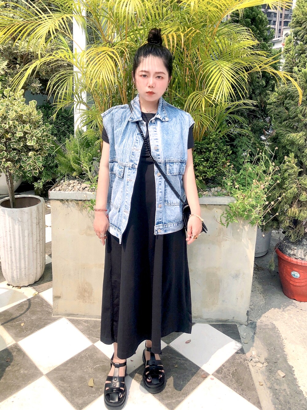 「ootd、夏、厭世少女」｜「UNIQLOのアイテム（チュニック、ブラック系）」を使った、Shanさん（レディース・153cm）の春コーディネートの1枚目の写真