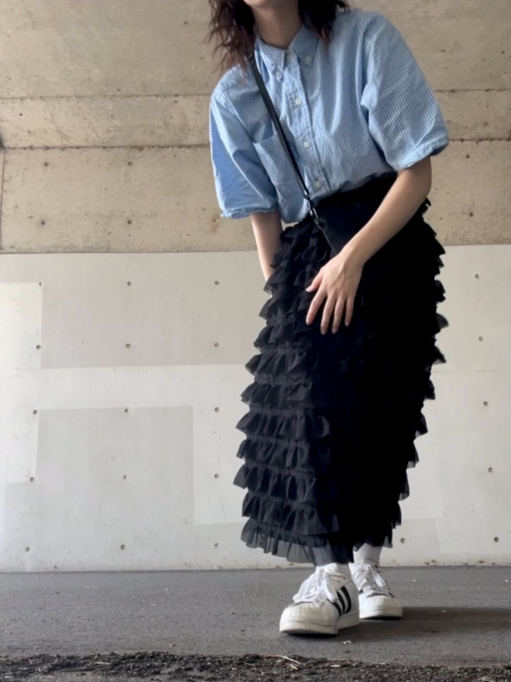 「オトナカジュアル、楽チンコーデ、カジュアルコーデ、ポロシャツ、ootd、オトナカワイイ、プチプラ、スニーカーコーデ、ブラック、スカート、ティアードスカート」｜「POLO RALPH LAURENのアイテム（ポロシャツ、ブルー系）」を使った、わさび漬けさん（レディース・162cm）の夏コーディネートの1枚目の写真