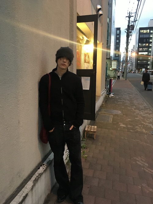 「AREUBAN(アルバン)のミックスパネルブルゾンジャケット_ヴィンテージブラック(ブルゾン)」を使った、mikamoさん(メンズ・182cm)の秋コーディネート