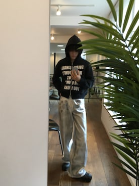 「アイテム（デニムパンツ、シルバー系）」を使った、mikamoさん（メンズ・182cm）の秋コーディネート