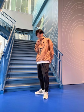 「アイテム（ナイロンジャケット、ブラウン系）」を使った、OUさん（メンズ・180cm）の春コーディネート