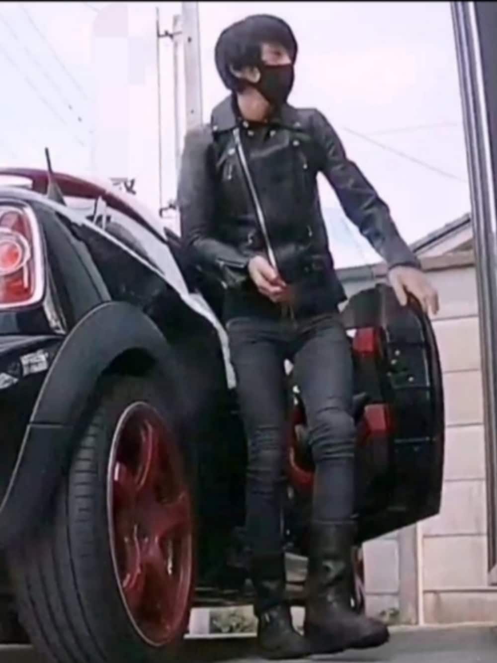 ブラック系のライダースジャケット、その他のその他、その他のその他を着用したメンズの春コーディネートの1枚目の写真