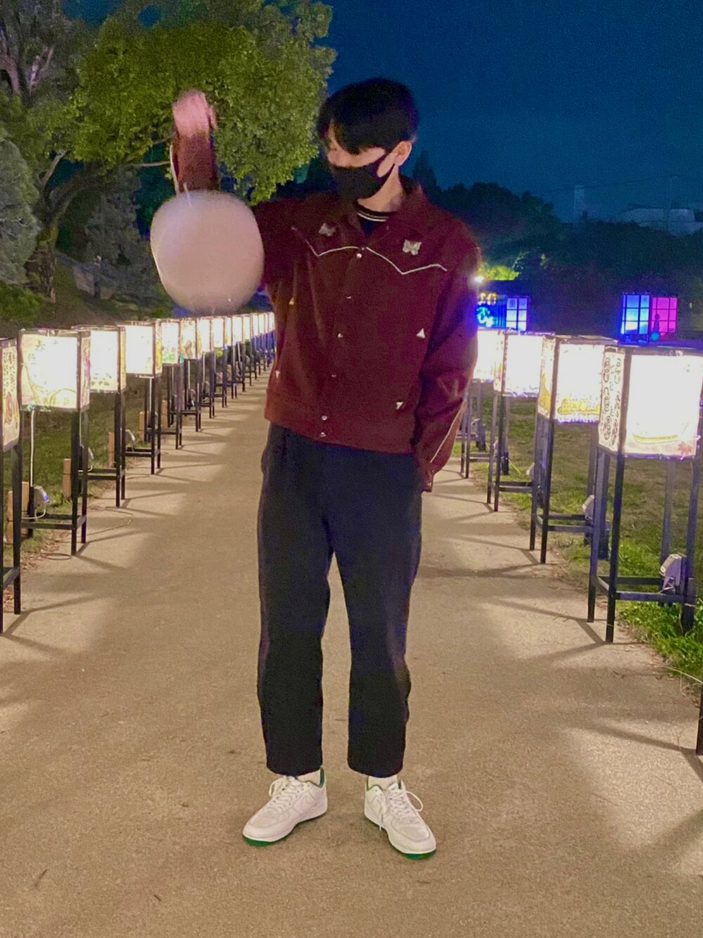 「MHL.のアイテム（パンツ、ブラック系）」を使った、べんさん（メンズ・184cm）の春コーディネートの1枚目の写真