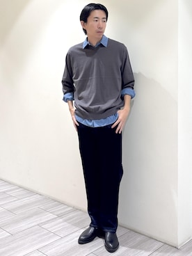 「ADAM ET ROPE'（アダムエロペ）のレーヨンポリエステルポプリンドレープシャツ（シャツ/ブラウス、ブルー系）」を使った、吉田　さんの秋コーディネート