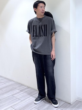 「ADAM ET ROPE'（アダムエロペ）の【ISNESS MUSIC/イズネス ミュージック】TECHNO T-SHIRT FL（Tシャツ/カットソー、ブラック系）」を使った、吉田　さんの春コーディネート
