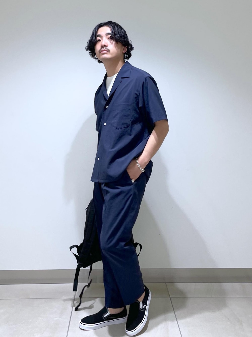 「リランチェ、24SS、2024SS、ADAM ET ROPÉ、FEMME、HOMME、UNISEX、SDGs、サステナブル、骨格ストレート、大人カジュアル、セットアップ、セットアップ対応、セットアイテム、SETアイテム」｜「ADAM ET ROPE'のカバロス スエット ガード ベーシック ポケット Tシャツ / 汗染み防止（Tシャツ/カットソー、ホワイト系）」を使った、adam_yamashitaさん（メンズ・169cm）の春コーディネートの1枚目の写真