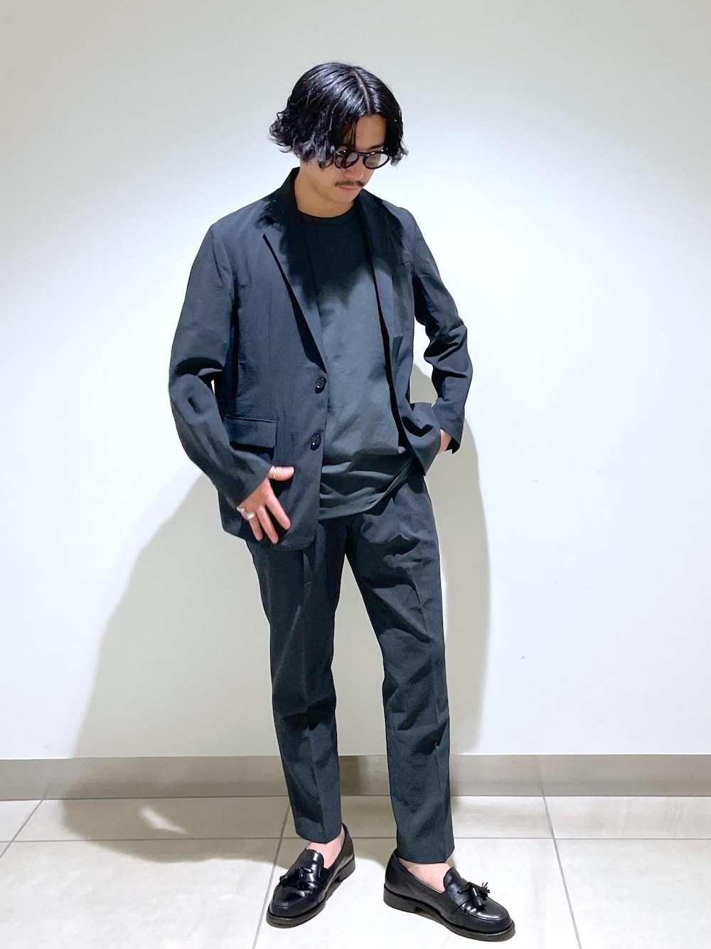 「24SS、2024SS、リランチェ、快適素材、FEMME、HOMME、UNISEX、SDGs、サステナブル、骨格ストレート、きれいめカジュアル、スーツ、セットアップ対応、セットアイテム、SETアイテム」｜「ADAM ET ROPE'の《新色追加》【RIRANCHA/リランチェ】ボックスシルエット ジャージー Tシャツ / イージーケア / ユニセックス / 吸水速乾（Tシャツ/カットソー、グリーン系）」を使った、adam_yamashitaさん（メンズ・169cm）の春コーディネートの1枚目の写真